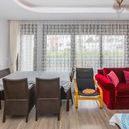 Gunes Icmeler Shared Pool فيلة مرمريس