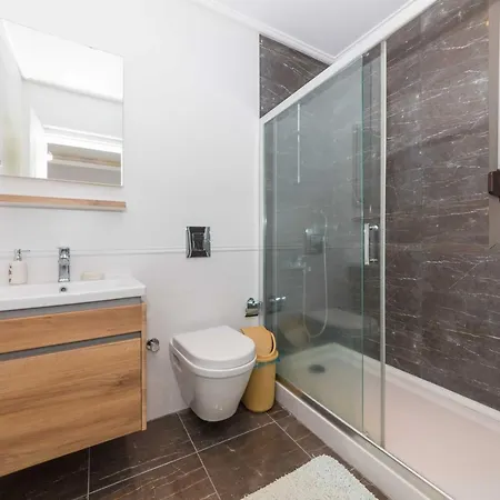 فيلة Gunes Icmeler Shared Pool مرمريس